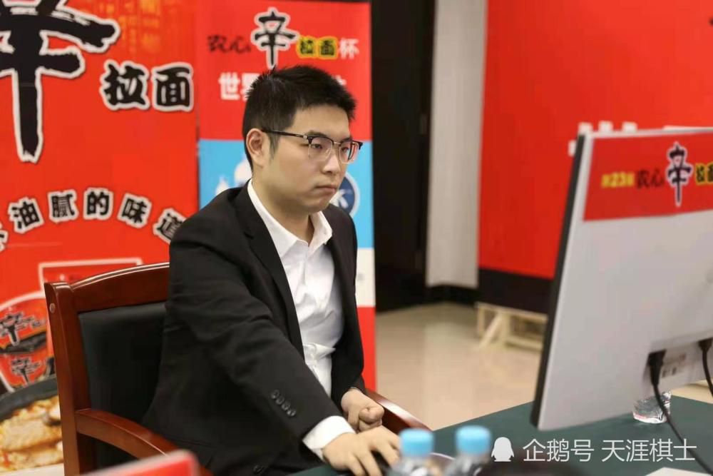 叶辰点点头，说道：胃部疾病也是现代人很容易得的病，据我所知，国内做胃药的应该不太多，除了三九胃泰还算有点名气之外，没听说有什么其他出名的治胃中成药，这种情况下，你应该不会有太大阻碍吧？魏亮皱皱眉解释道：我开发这个药，也是看到现在城市里的人应酬太多，很多上班的年轻人，年纪轻轻就得了胃病，潜在客户群体很大，所以才带团队攻关，从无数古方中找到了一个合适的方子，但是没想到被国外的公司抢先一步，而且他们还在我们原本的古方基础上进行了优化。
